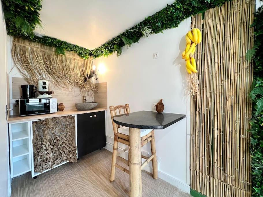 Nuit Dans La Jungle - Love Room Souppes-sur-Loing Экстерьер фото