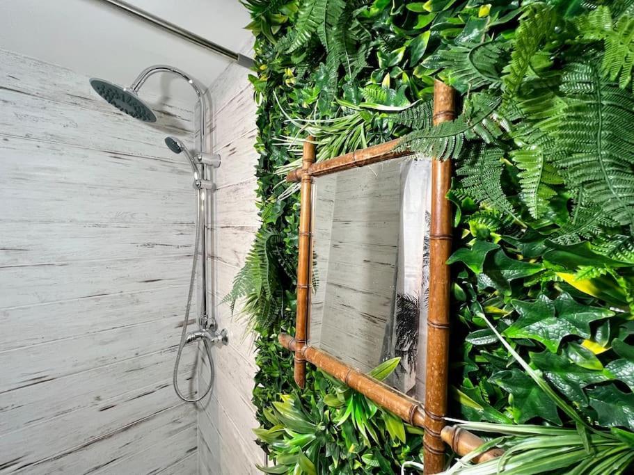 Nuit Dans La Jungle - Love Room Souppes-sur-Loing Экстерьер фото